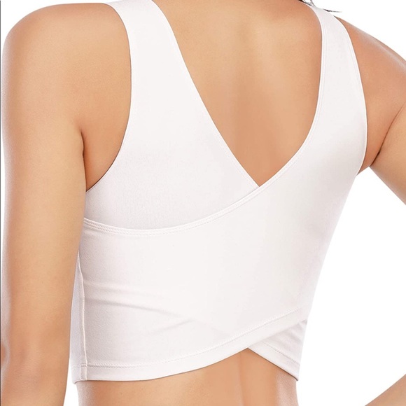 Amazon Tops - White Yoga Workout Bra/Tank